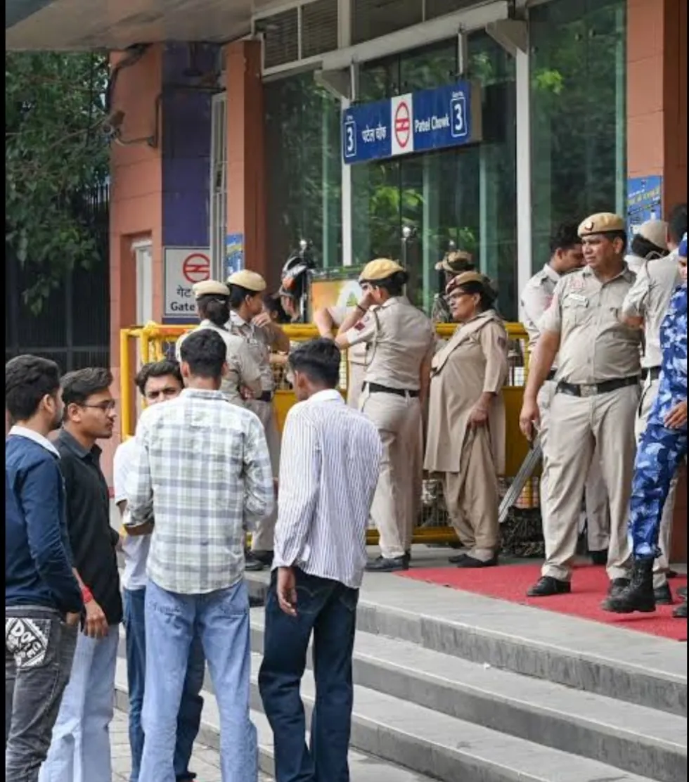 आज की बड़ी खबर: सुरक्षा कारणों से दिल्ली के 17 मेट्रो स्टेशन बंद, बाद में न्यू दिल्ली स्टेशन भी हुआ बंद