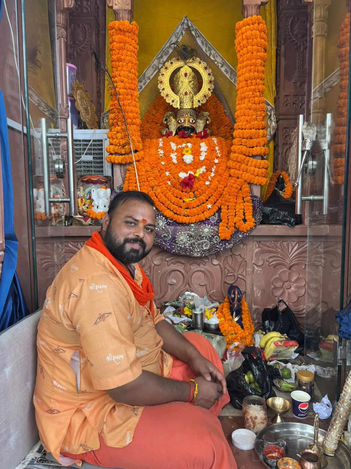 हजनवा के घघसरा बाजार में खाटू श्याम व संकट मोचन हनुमान मंदिर पर देवशायनी एकादशी श्रद्धा से मनाई गई