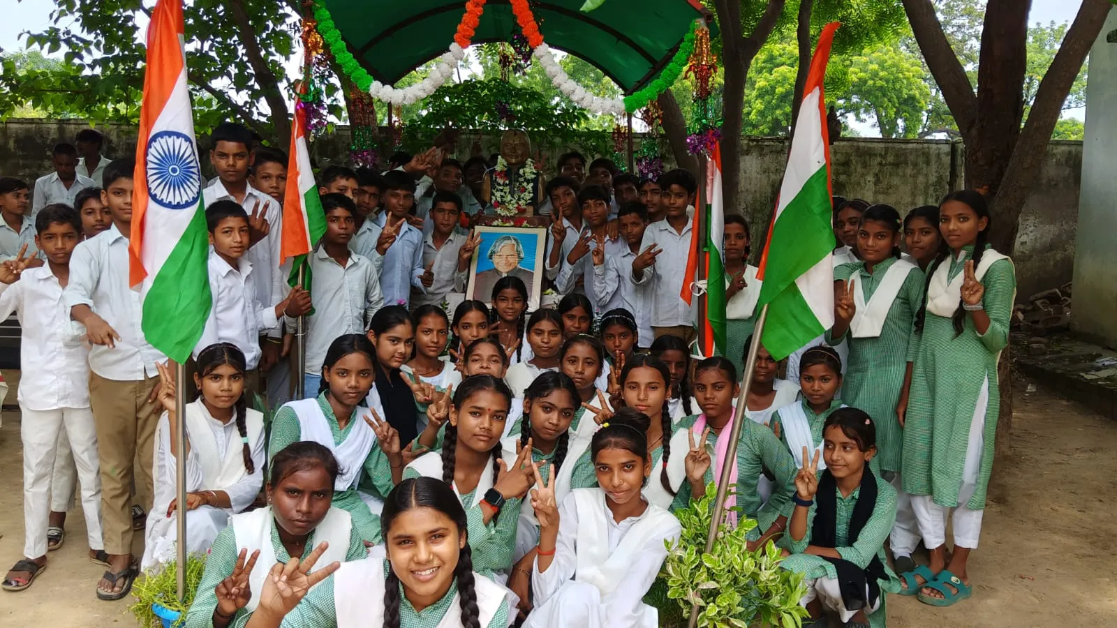 फतेहपुर के राजकीय विद्यालय अकबरपुर चोराई में डॉ. एपीजे अब्दुल कलाम को भावभीनी श्रद्धांजलि