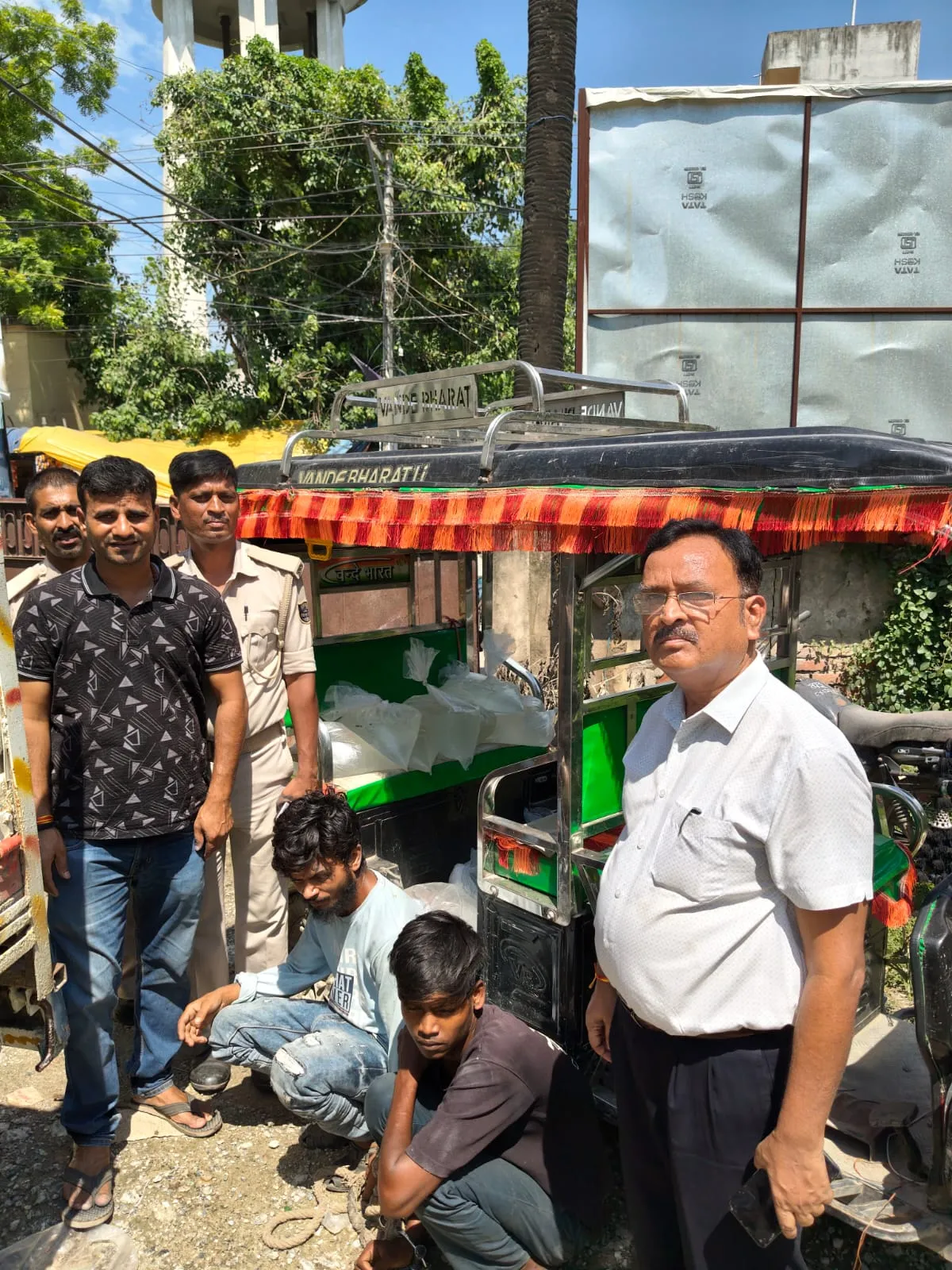वैशाली में 105 लीटर अवैध देशी शराब बरामद, दो गिरफ्तार