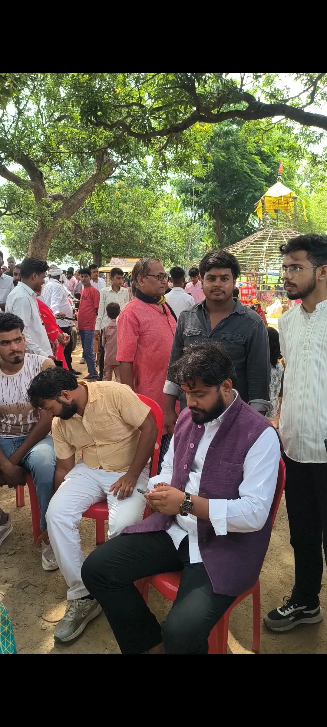 समाजसेवी सुप्रीम कोर्ट के अधिवक्ता 
प्रशांत त्रिपाठी ने गांव मे किया जनसम्पर्क