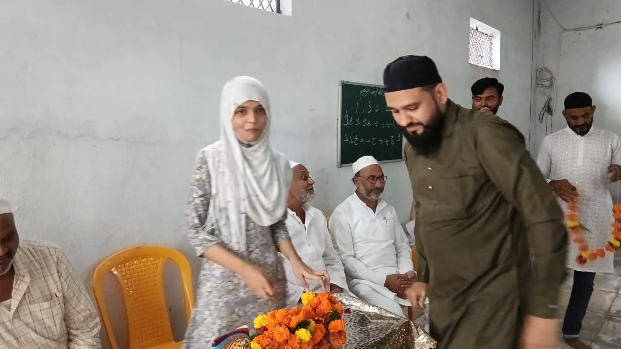 ड़वानी जिले में NEET टॉपर सायमा मंसूरी का अंजड़ में भव्य सम्मान, डायरेक्ट MBBS में चयन