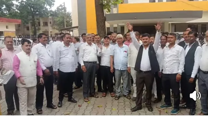 गोरखपुर के सहजनवा तहसील के अधिवक्ताओ ने हत्यारो की फांफी की मांग