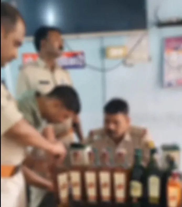 एक गुमटी से 37 लीटर अंग्रेजी शराब बरामद