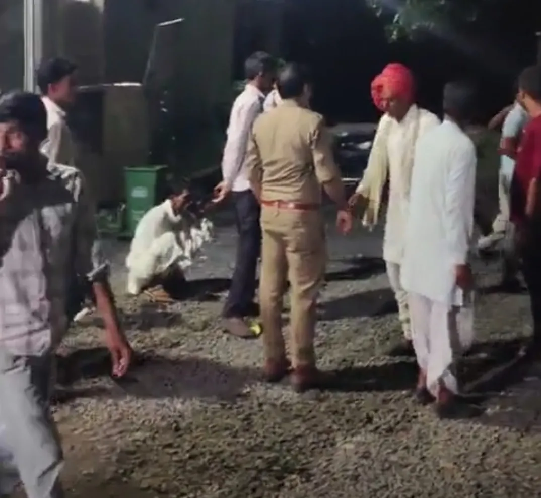 हालाहेड़ी पंचायत विवाद: भ्रष्टाचार की शिकायत करने वाले युवक से मारपीट का आरोप, ग्रामीणों ने की कार्रवाई की मांग