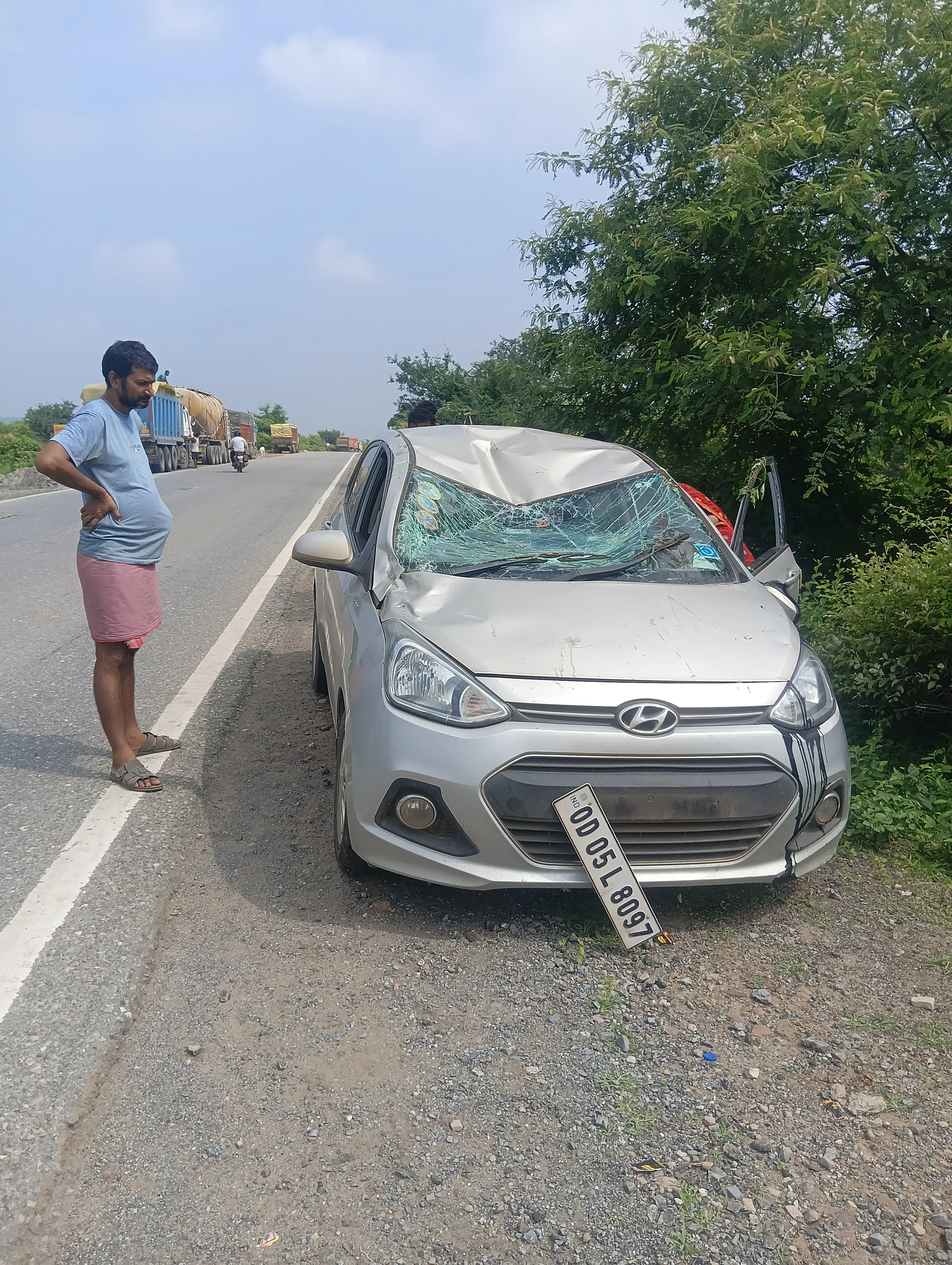 अहरौरा घटी के ऊपर मोड़ पर कार पलटी, तीन सवारियों में से दो बाल-बाल बचे