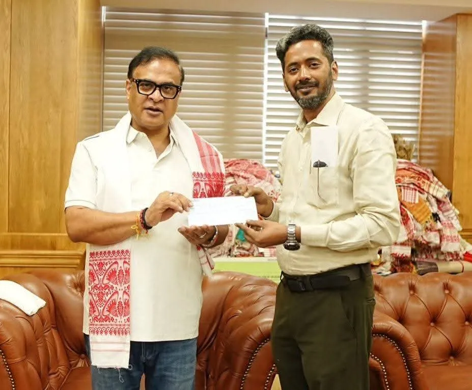 चापार के समाजसेवी युवा नूर सोफिकुल वाजिद ने असम मुख्यमंत्री राहत कोष में दिए ₹1 लाख