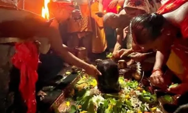 एक लाख से अधिक श्रद्धालुओं ने किया बाबा सिद्धनाथ का विधिवत जलाभिषेक