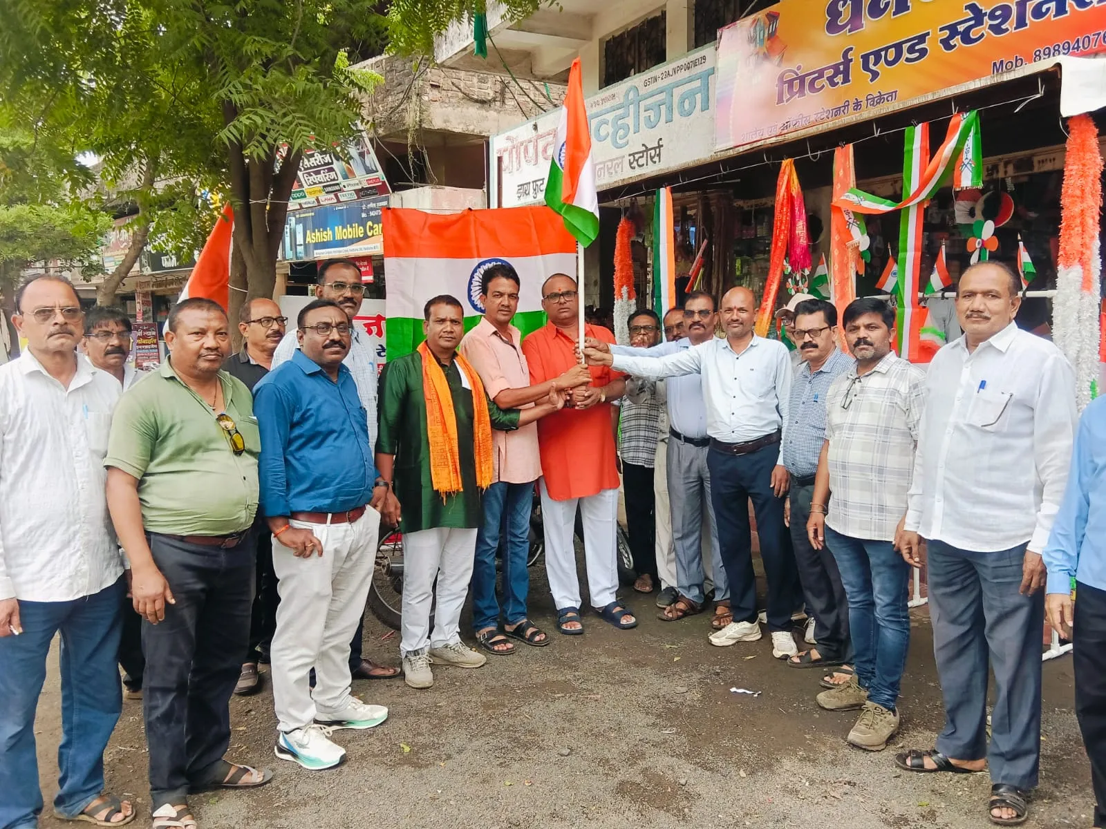 ‘हर घर तिरंगा’ अभियान को लेकर नगर में जनजागरण अभियान तेज, नपा अध्यक्ष सहित जनप्रतिनिधियों ने व्यापारियों से किया संवाद