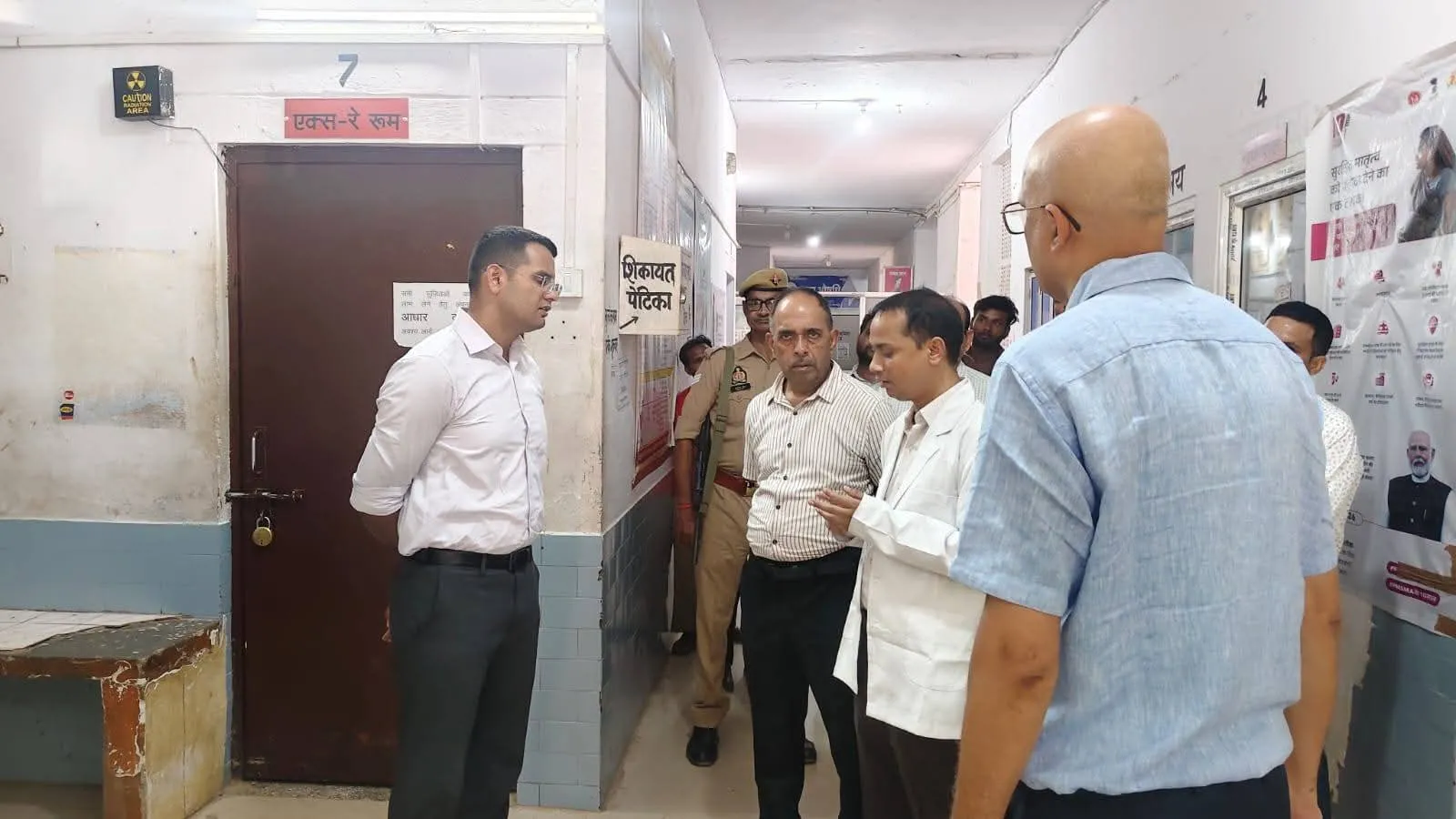 🚨 बलरामपुर: शिवपुरा सीएचसी में डीएम का औचक निरीक्षण, स्वास्थ्य सेवाओं की परखी हकीकत

📍 शिवपुरा/बलरामपुर