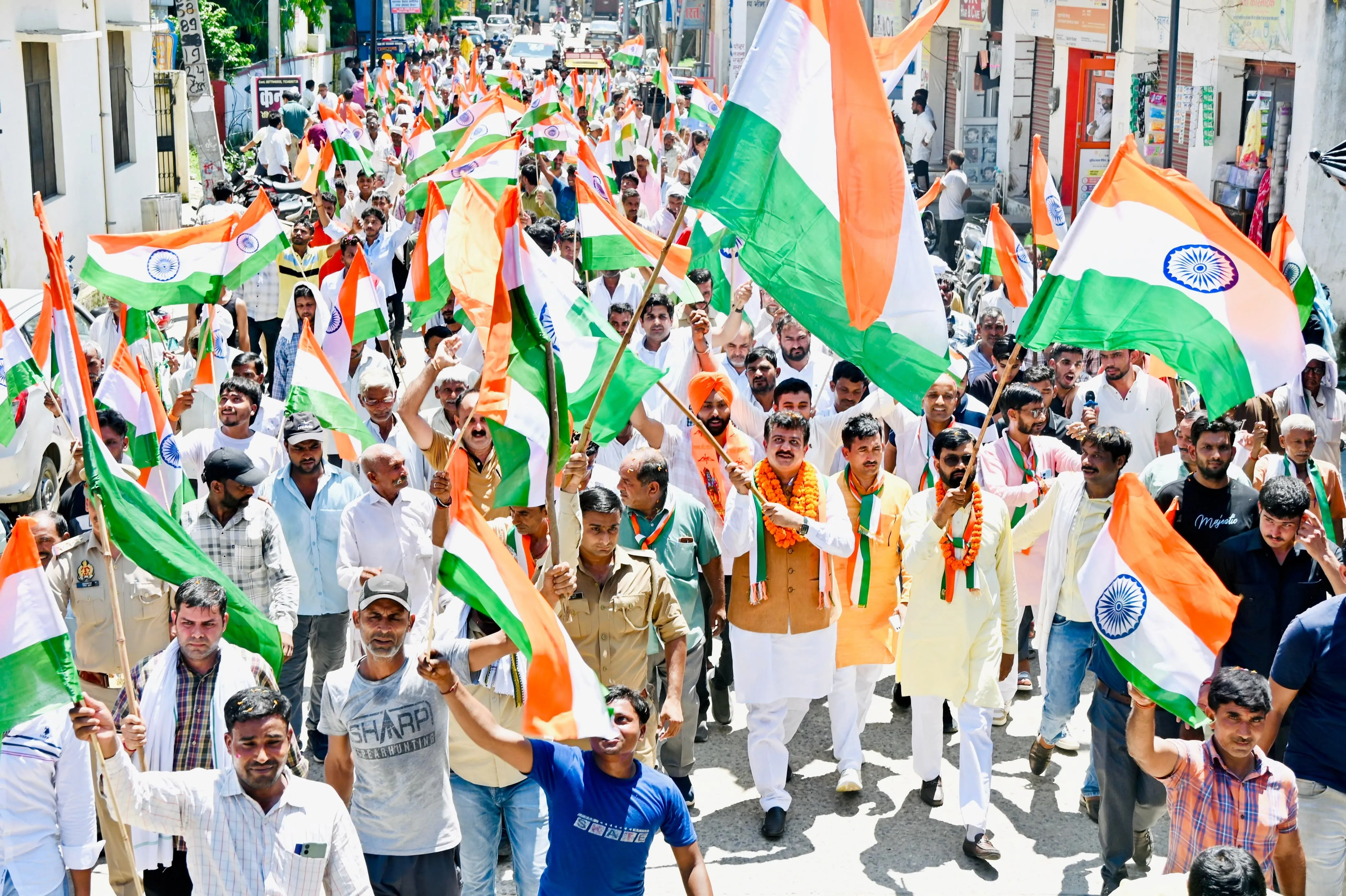ऐश्वर्य मौसम चौधरी के नेतृत्व में गूंजी राष्ट्रभक्ति, हजारों कार्यकर्ताओं के साथ निकली भव्य तिरंगा यात्रा