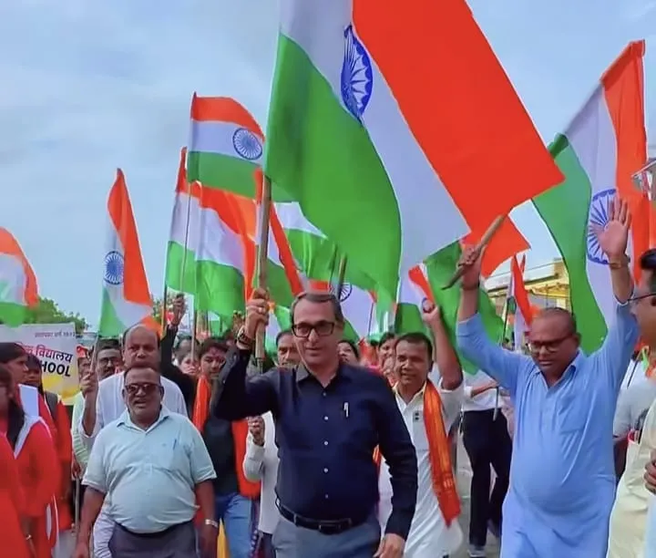 तिरंगे के रंग में रंगा पांढुर्णा, भारत माता की जय और वंदे मातरम् के जयघोष से गूंजा पूरा नगर