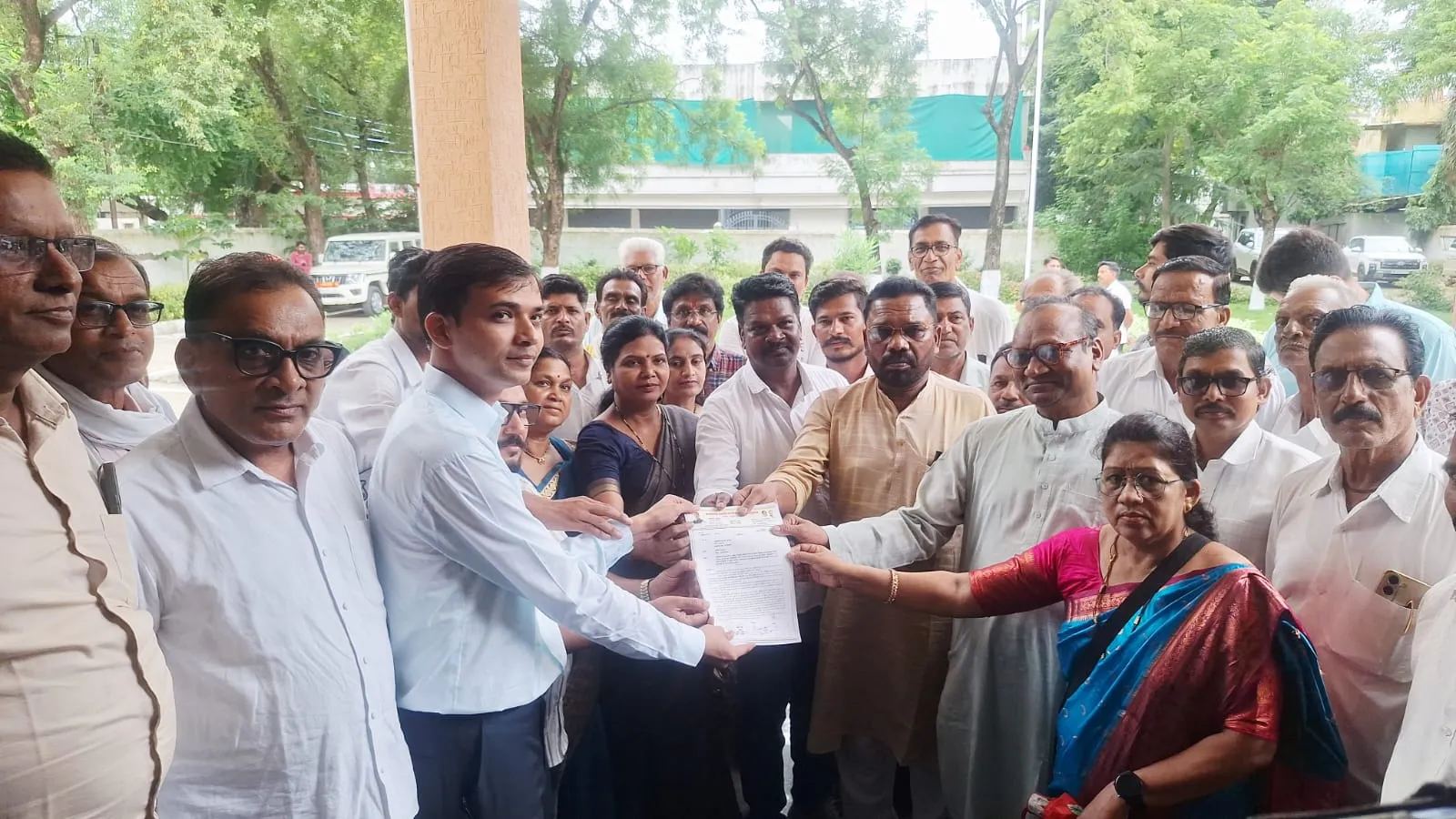 हल्द्वानी में ‘शुद्धिकरण’ की घटना के खिलाफ कांग्रेसियों ने निकाला विशाल मार्च, राष्ट्रपति के नाम कलेक्टर को सौंपा ज्ञापन