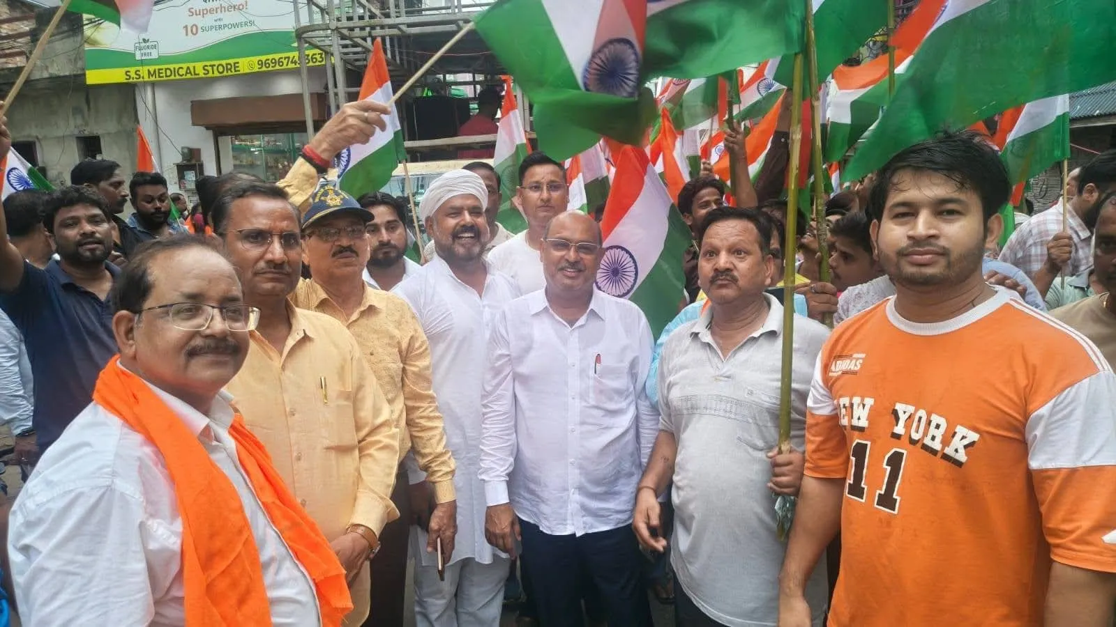 लखनऊ के मनकामेश्वर वार्ड में भव्य तिरंगा यात्रा का आयोजन,  जनप्रतिनिधियों ने किया नेतृत्व