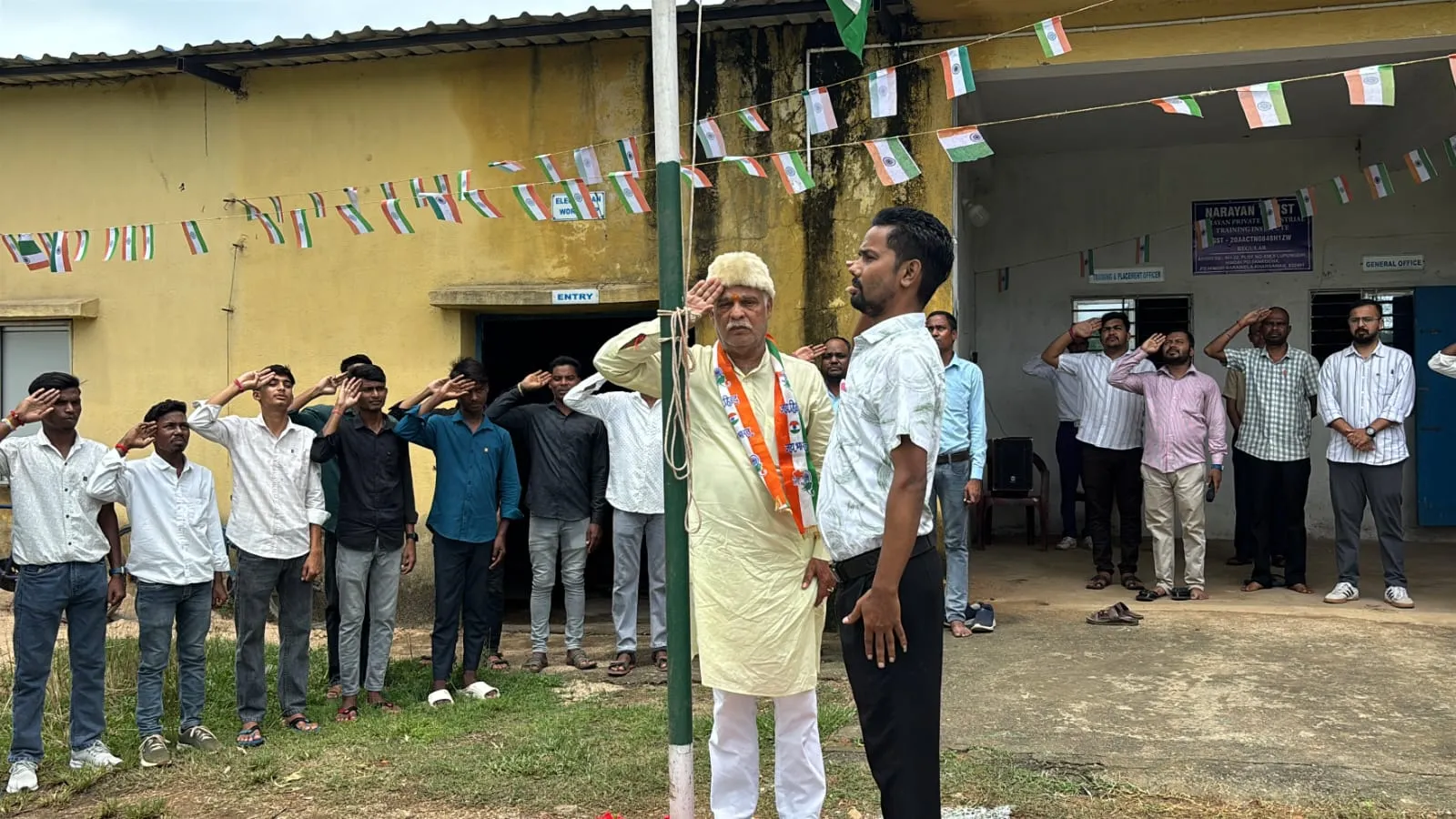 80वें स्वतंत्रता दिवस पर नारायण प्राइवेट आईटीआई में ध्वजारोहण, ग्रामीण विद्यार्थियों के उज्ज्वल भविष्य का संकल्प