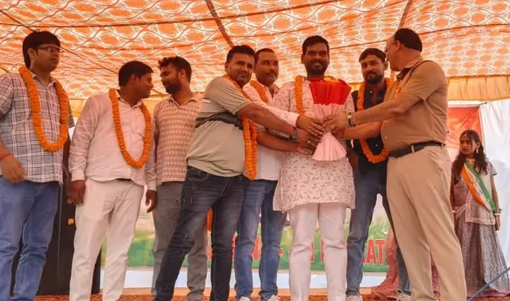ब्लाक प्रमुख व नगर पंचायत अध्यक्ष ने किया झंडारोहण