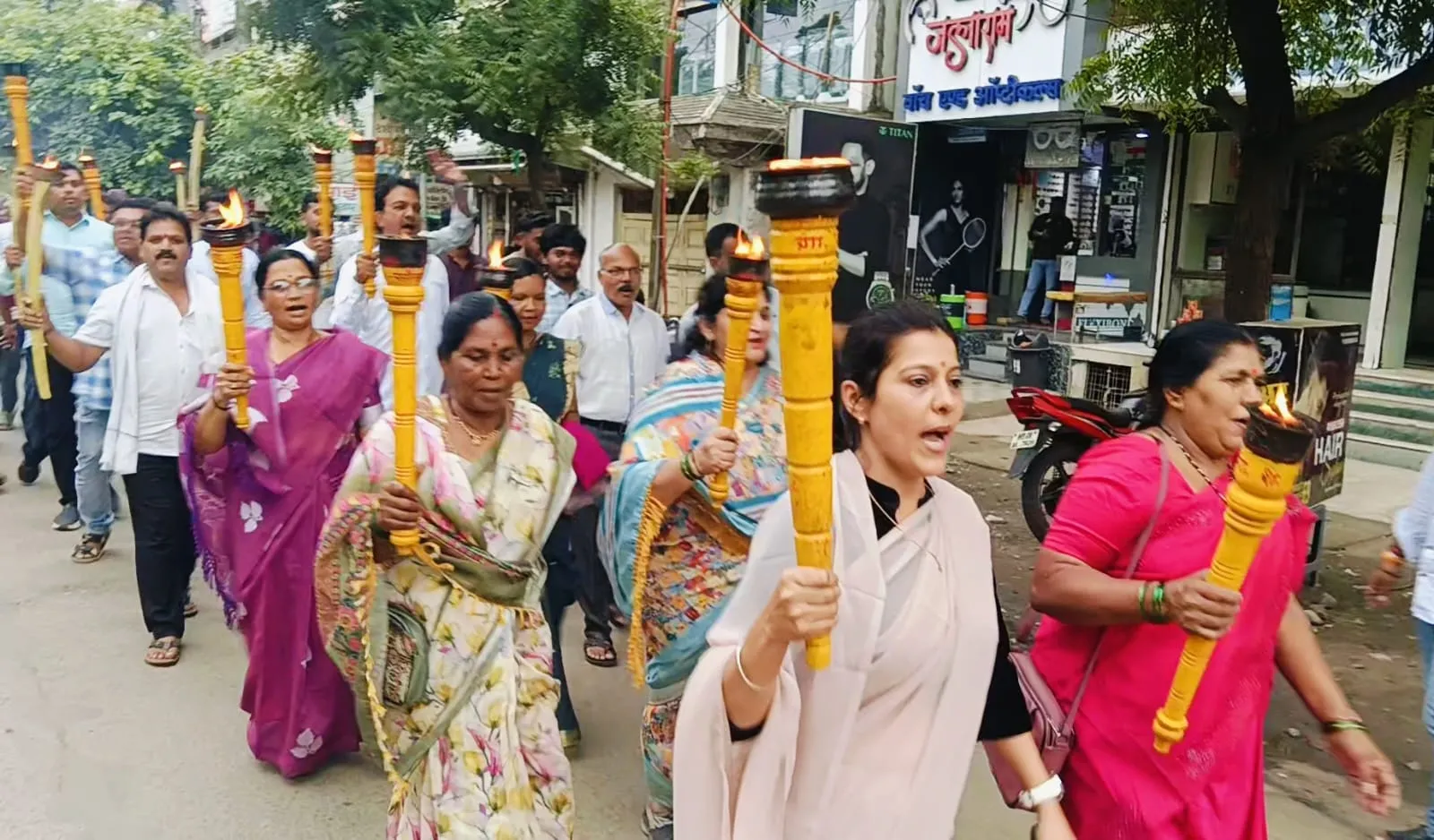 राष्ट्रगीत वंदे मातरम् के अपमान के विरोध में भाजपा की मशाल रैली*कांग्रेस के खिलाफ जोरदार प्रदर्शन
