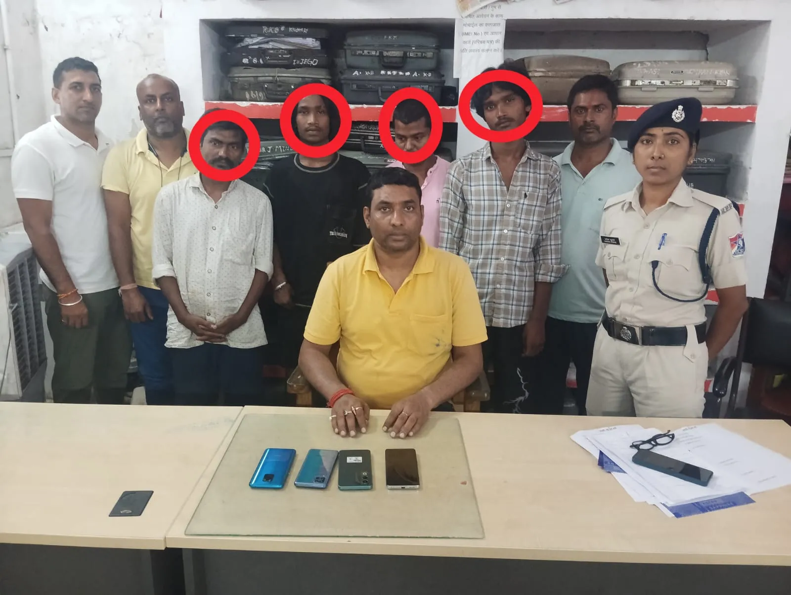 ऑपरेशन यात्री सुरक्षा के तहत टाटानगर में बड़ी कार्रवाई, मोबाइल चोर गिरोह के चार सदस्य गिरफ्तार