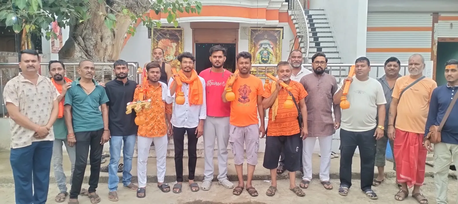 अंजड से ओंकारेश्वर के लिए कावड़ यात्रा: नर्मदा जल से भोलेनाथ का जलाभिषेक