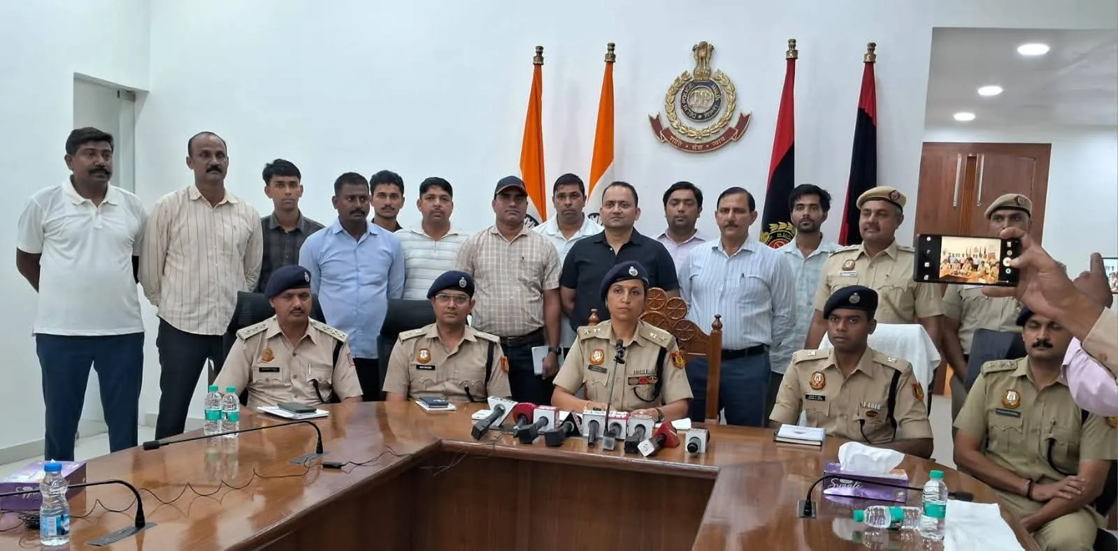 नौकरानी ने रची बुजुर्ग दंपति को लूटने की साजिश, मां-बेटा समेत 3 गिरफ्तार