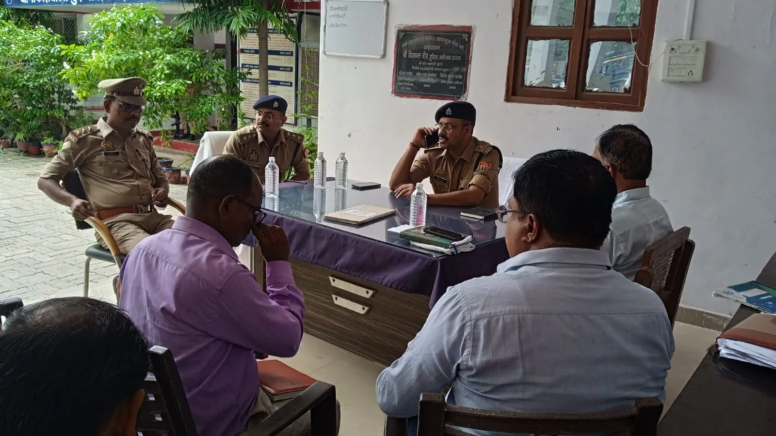 समाधान दिवस में अधिकारियों ने सुनीं फरियादियों की समस्याएं