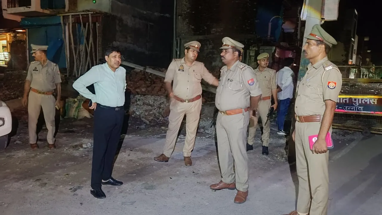 त्योहारों को लेकर एसएसपी ने चकलवंशी चौराहे का किया स्थलीय निरीक्षण, यातायात व्यवस्था दुरुस्त रखने के दिए निर्देश