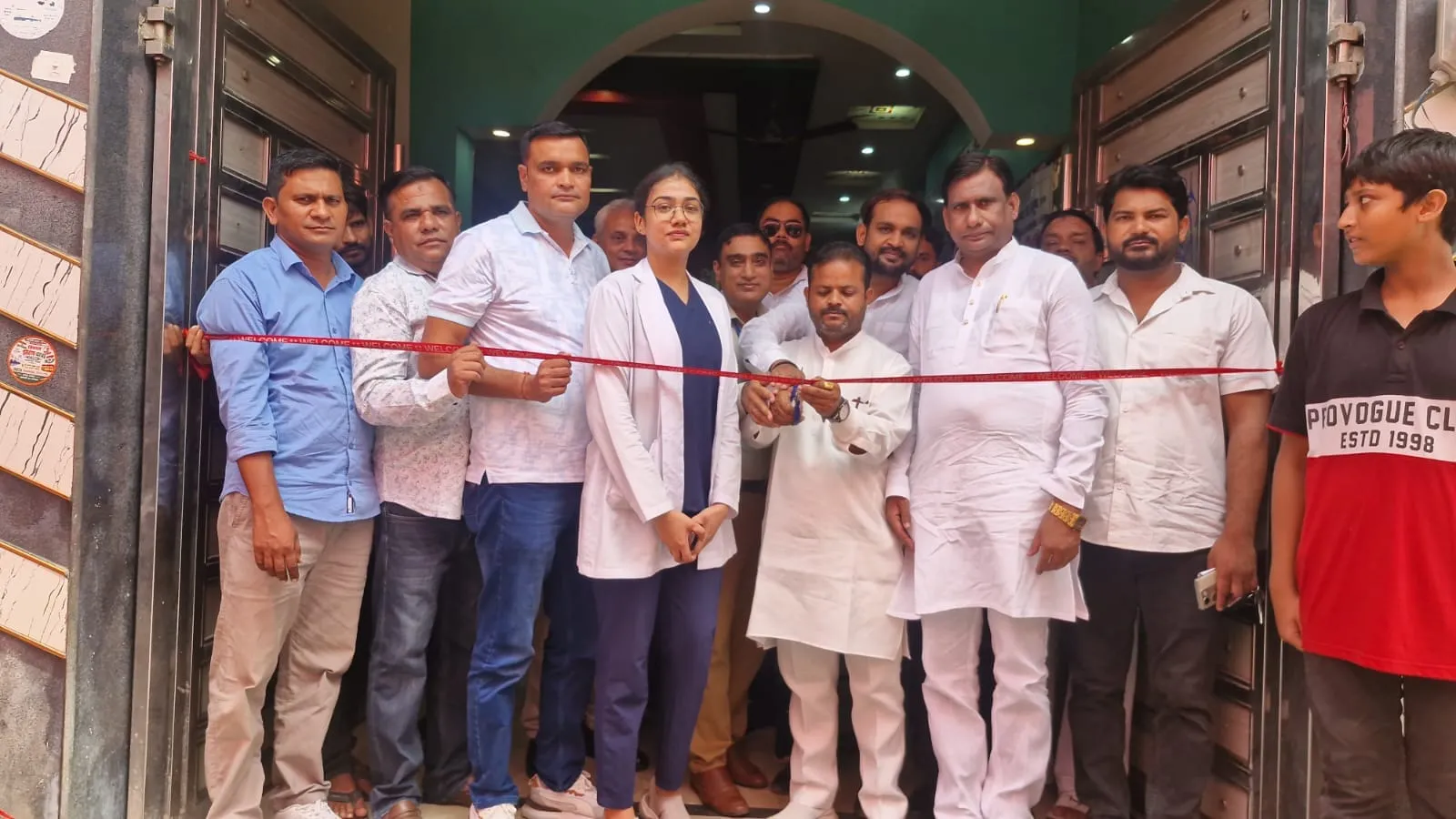 नेत्र चिकित्सा कैम्प में उमड़ी भीड़
शमशाद अंसारी के कार्यालय पर लगा कैम्प