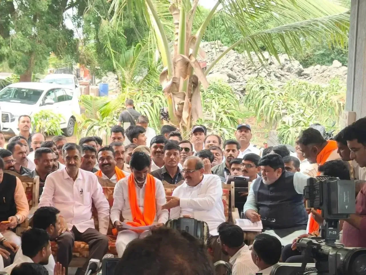 मराठा आरक्षणासंदर्भातील प्रश्नांवर तोडगा काढण्यास शासन कटिबद्ध : मंत्री विखे पाटील