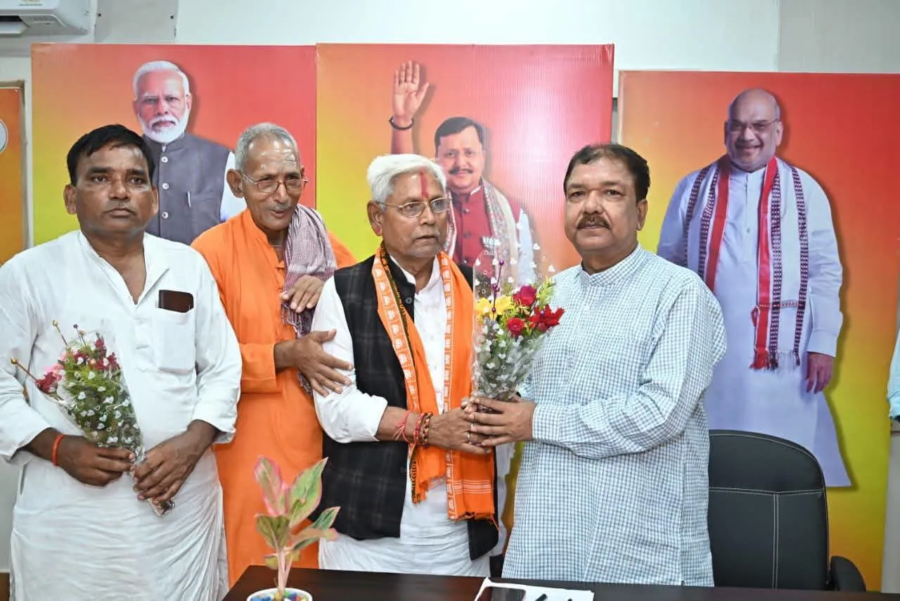 बिहार सरकार भूमि सुधार एव  राजस्व मंत्री के माननीय दिलीप जायसवाल के सरकारी आवास पर माननीय विधायक श्री संजय पांडे जी अन्य
