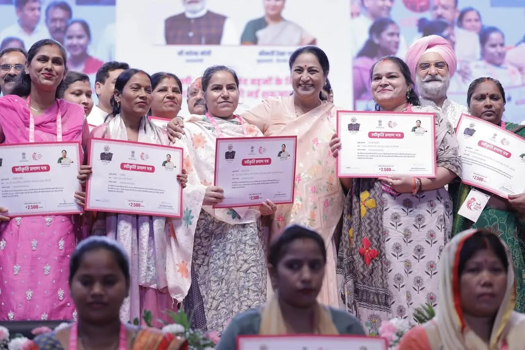 दिल्ली लक्ष्मी योजना का शुभारंभ, 2,500 महिलाओं को मिले स्वीकृति पत्र