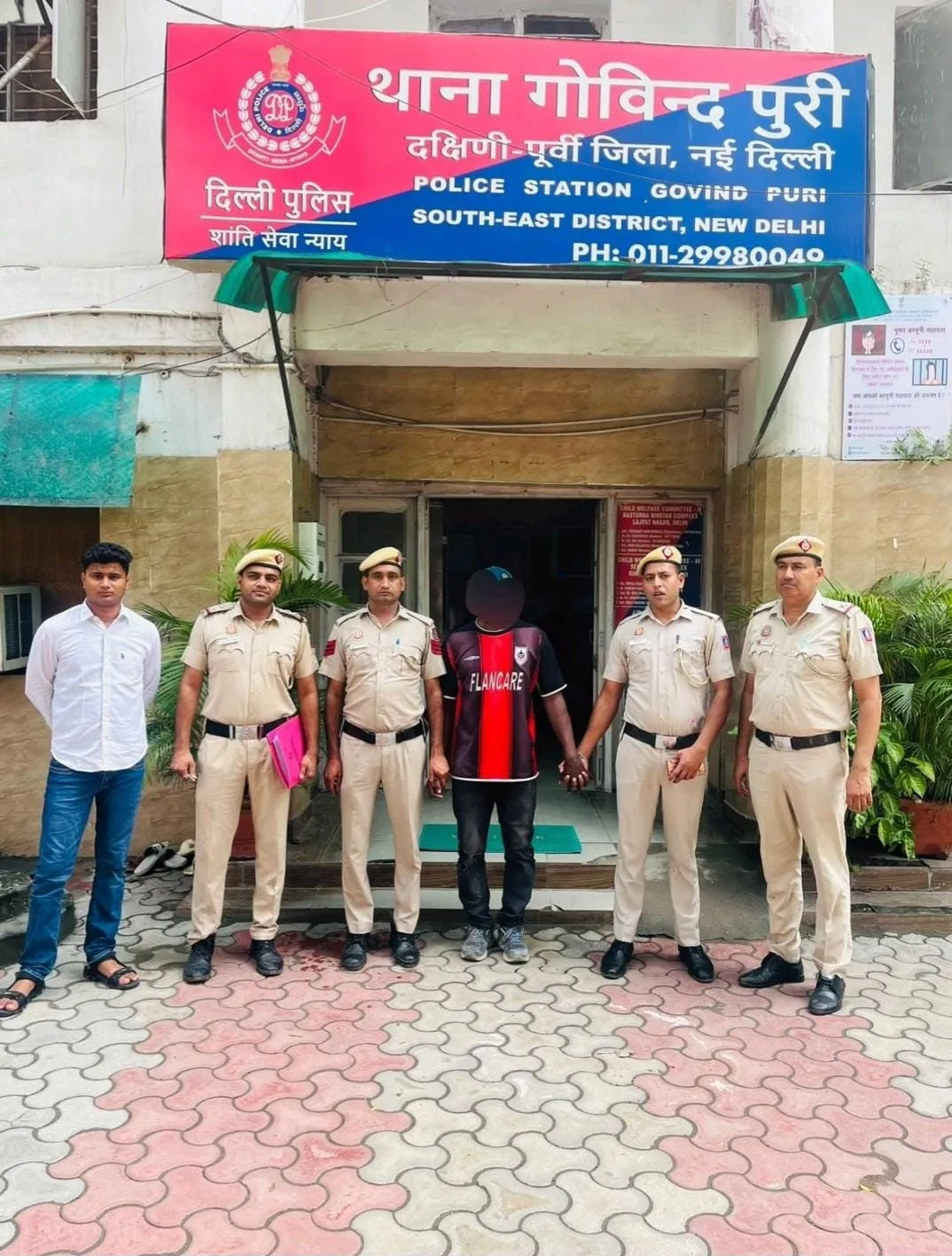 “गोविंदपुरी पुलिस का नशे के सौदागरों पर शिकंजा, 55.20 ग्राम ड्रग्स के साथ अफ्रीकी नागरिक गिरफ्तार”