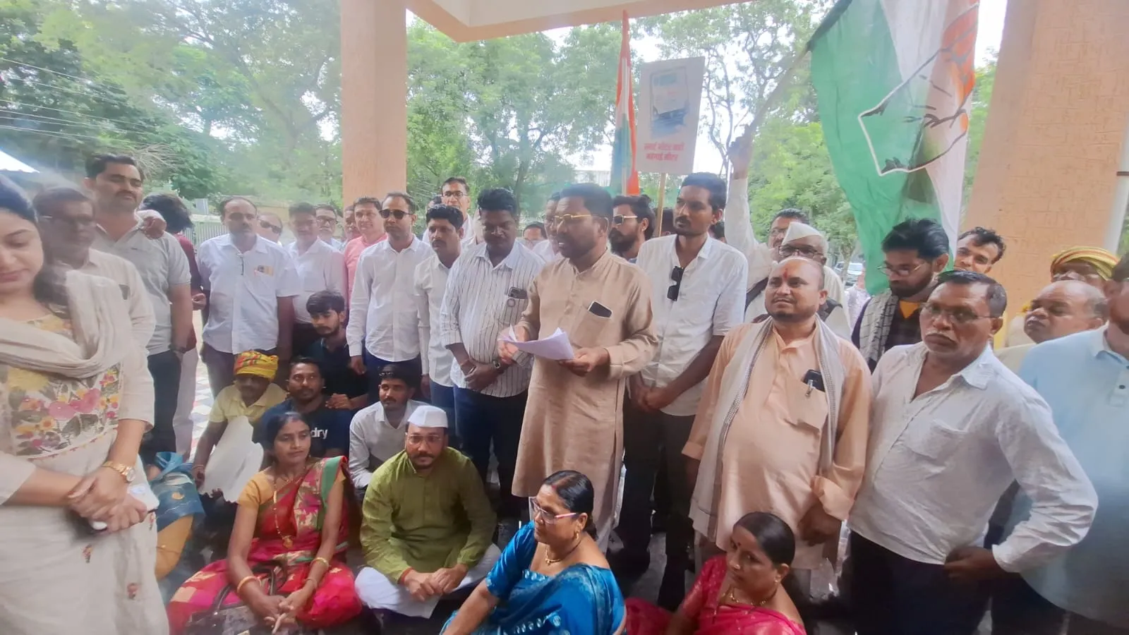 महंगाई, खाद की किल्लत ,बदहाल सड़कों  और अन्य समस्याओं पर कांग्रेस का हल्लाबोल