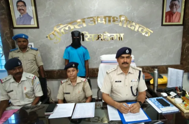 SIMDEGA : शादी का झांसा देकर दुष्कर्म, गर्भपात और मारपीट के आरोपी को सिमडेगा पुलिस ने किया गिरफ्तार