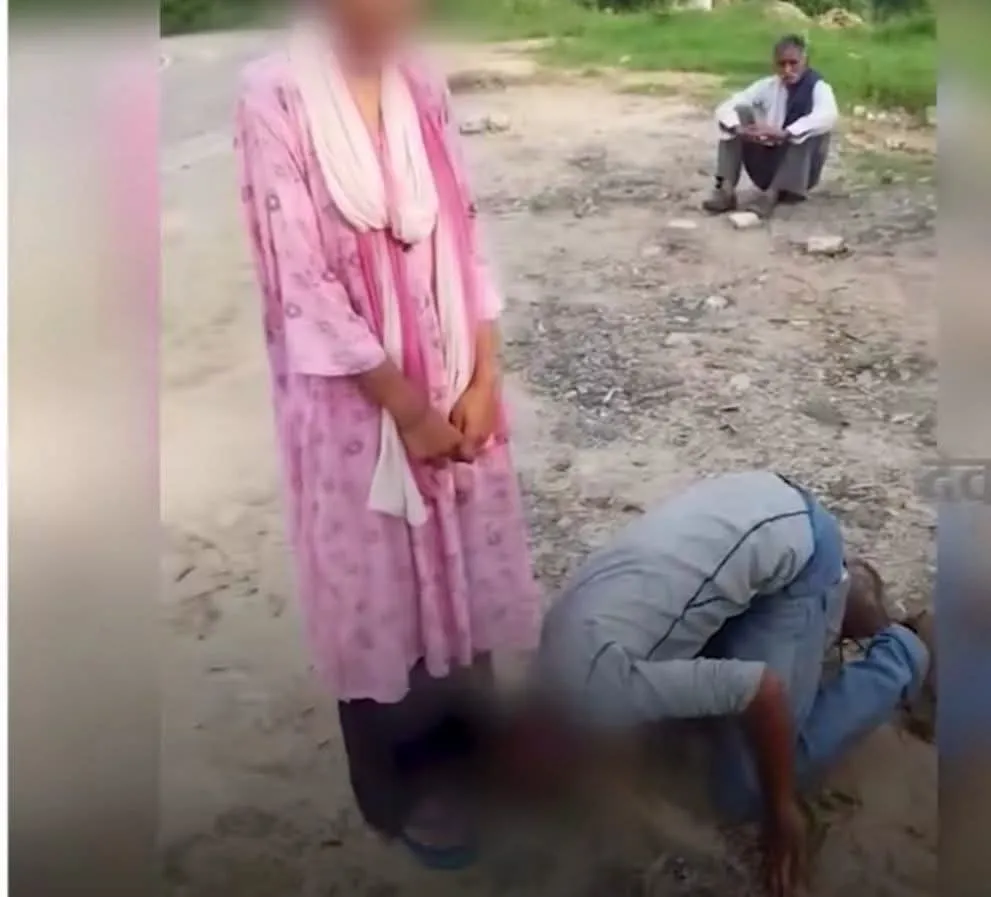 युवती से छेड़छाड़ युवक को पीटा 😱 कुछ देर बाद युवक की मौत