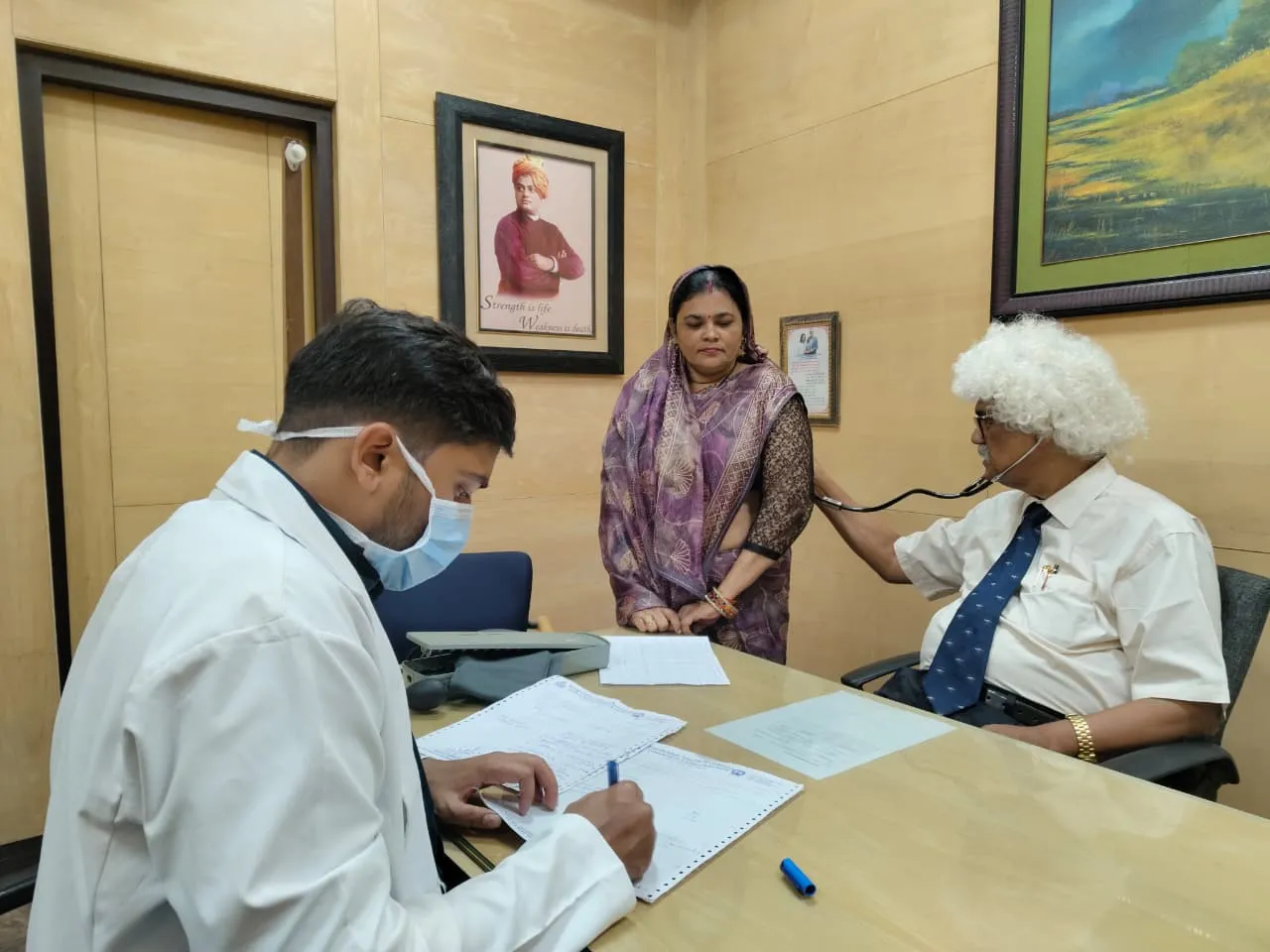 विवेकानन्द पॉलीक्लीनिक में  मरीजों को मिला निःशुल्क थोरैसिक एवं वैस्कुलर सर्जरी विशेषज्ञ परामर्श