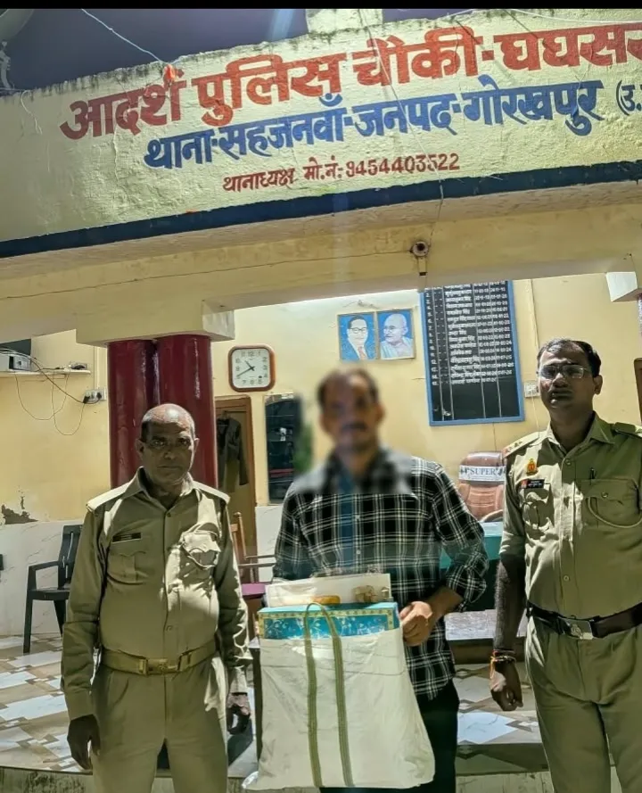 आटो मे छुटा बैग घघसरा चौकी प्रभारी ने किया सुपुर्द 
 सुनील मिश्रा की रिपोर्ट 
घघसरा क्षेत्र मे कल रक्षाबंधन
