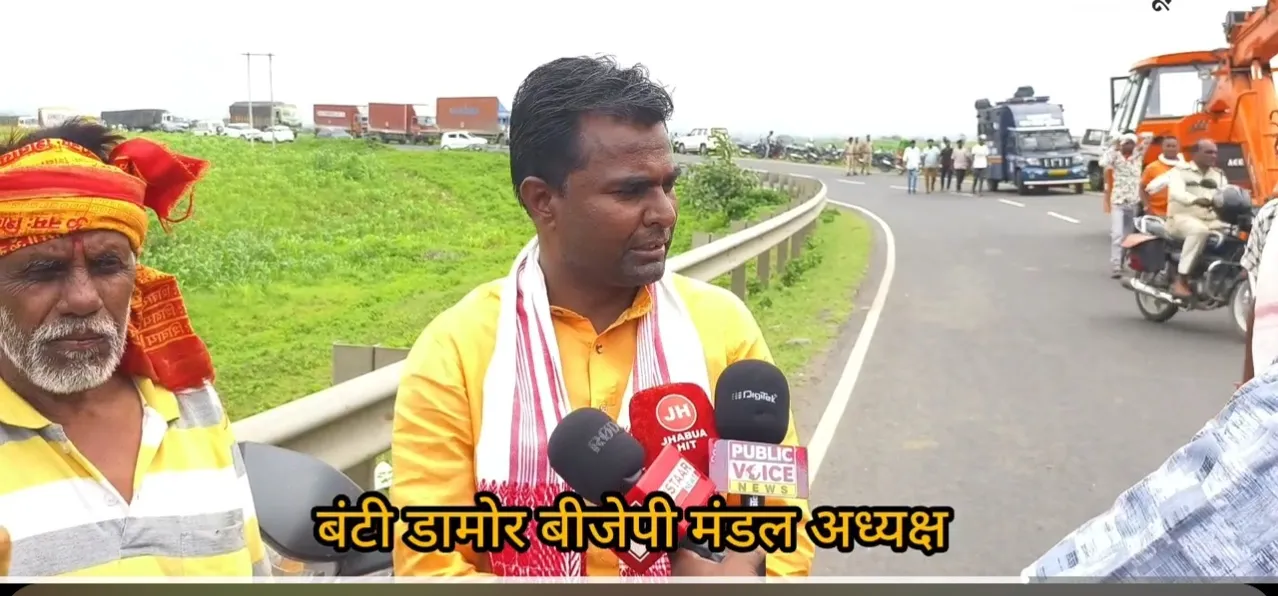 थांदला कुशलगढ़ मार्ग दुर्घटना के बाद भाजपा मण्डल अध्यक्ष बंटी डामोर ने करवाया धरना प्रदर्शन समाप्त
