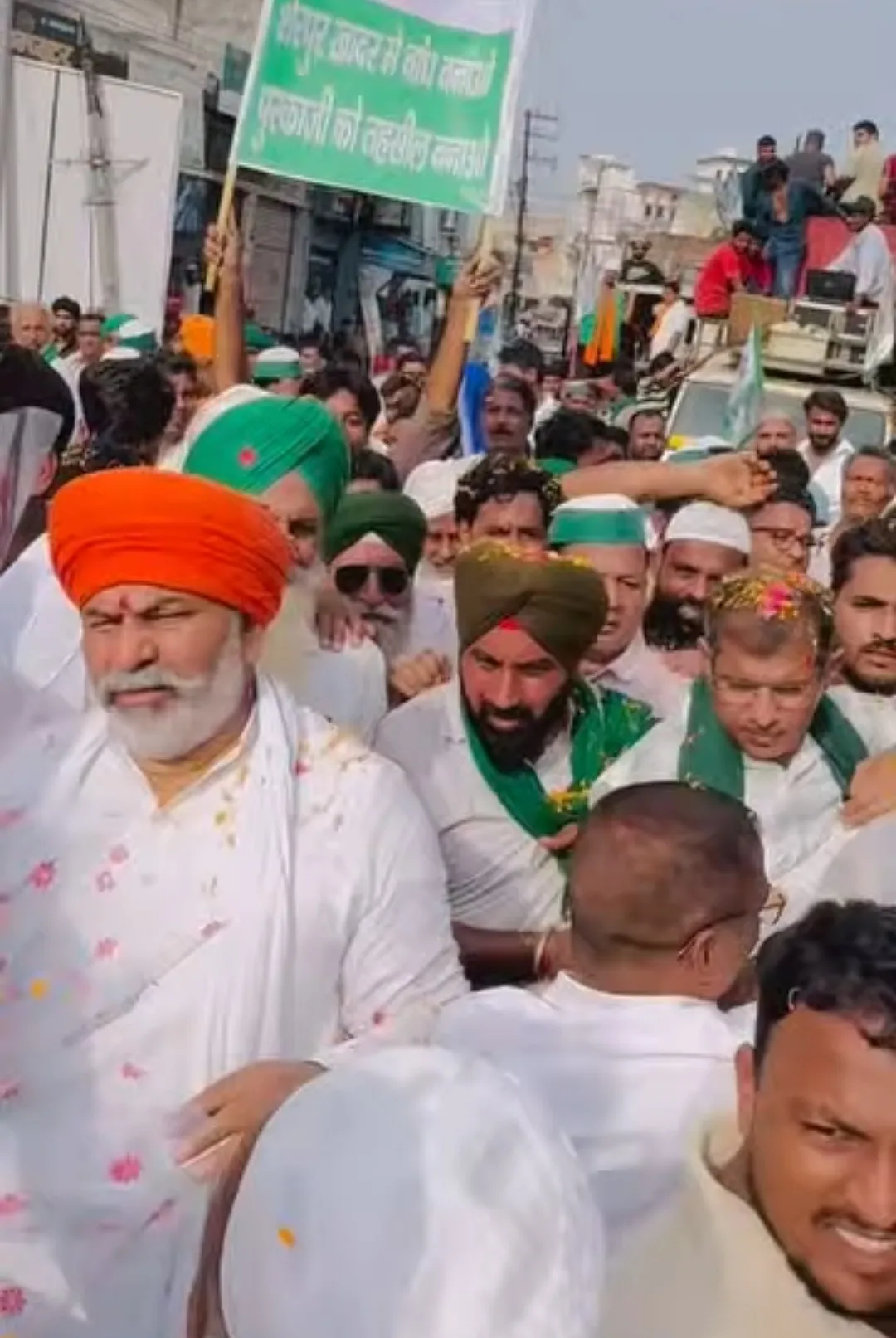भाकियू की पैदल किसान यात्रा, पुरकाजी रोडवेज बस स्टैंड पर धरना; सोलानी नदी पर बांध व पुरकाजी मे तहसील की मांग