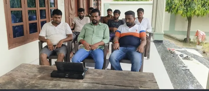घघसरा पाली क्षेत्र के प्रधान मंत्री के मन कीबात सुनी ब्लाक प्रमुख शशिप्रताप सिंह