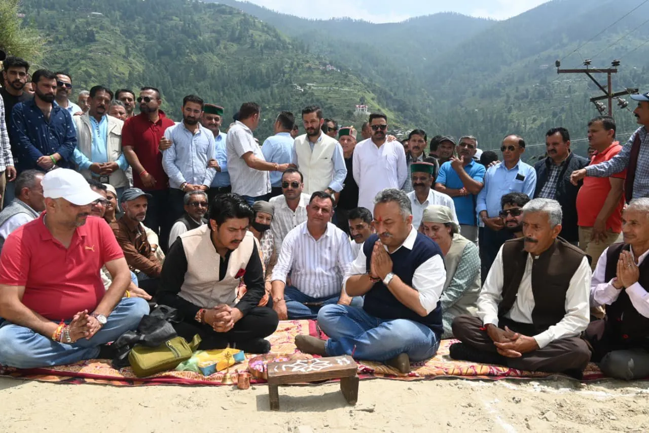 रावलाक्यार में ₹4 करोड़ की लागत से थाना संपर्क मार्ग के उन्नयन कार्य का भूमि पूजन
