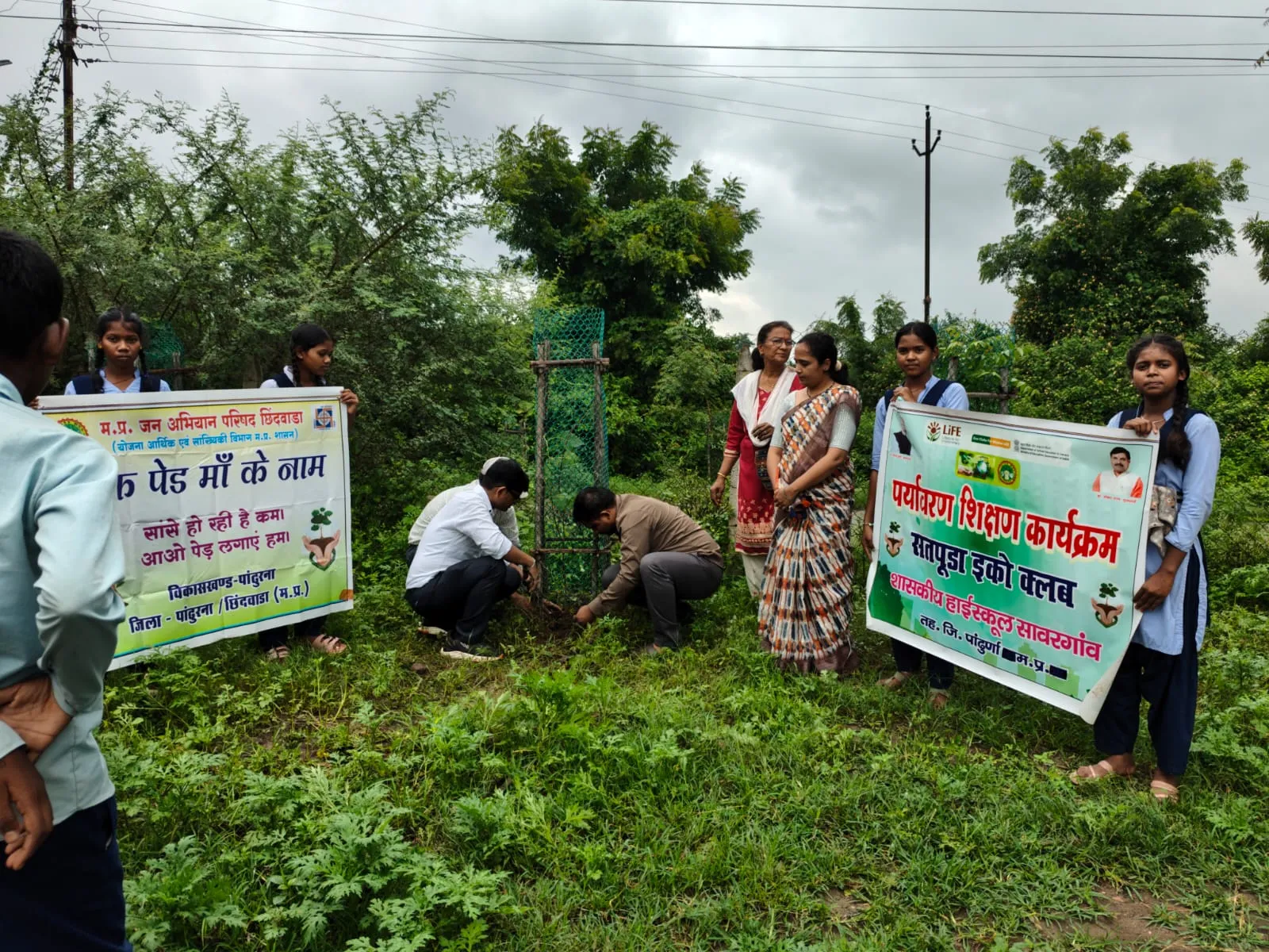 हरित संकल्प : ‘एक पेड़ मां के नाम’ अभियान के तहत शासकीय हाईस्कूल सावरगांव में हुआ पौधरोपण