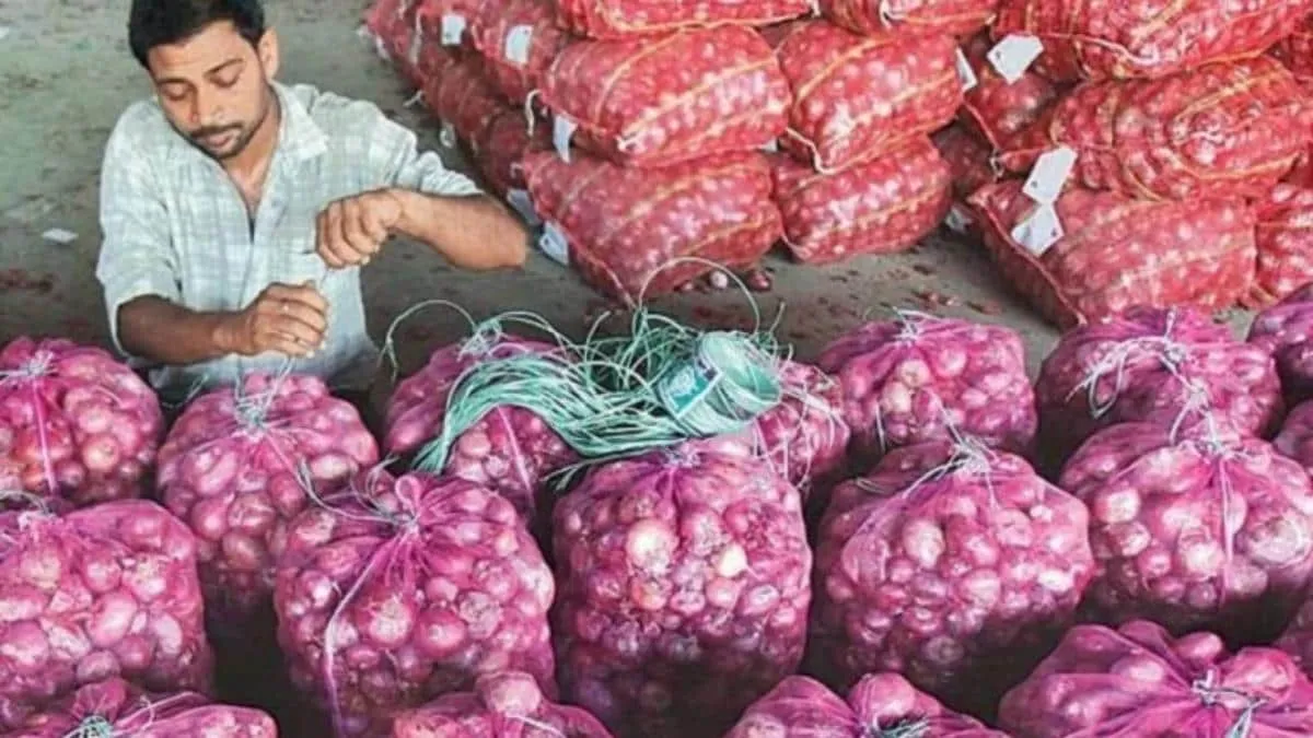 बड़ा झटका! खुदरा बाजार में ₹45-60 किलो पहुंचा प्याज, महंगाई काबू करने में सरकार नाकाम?
