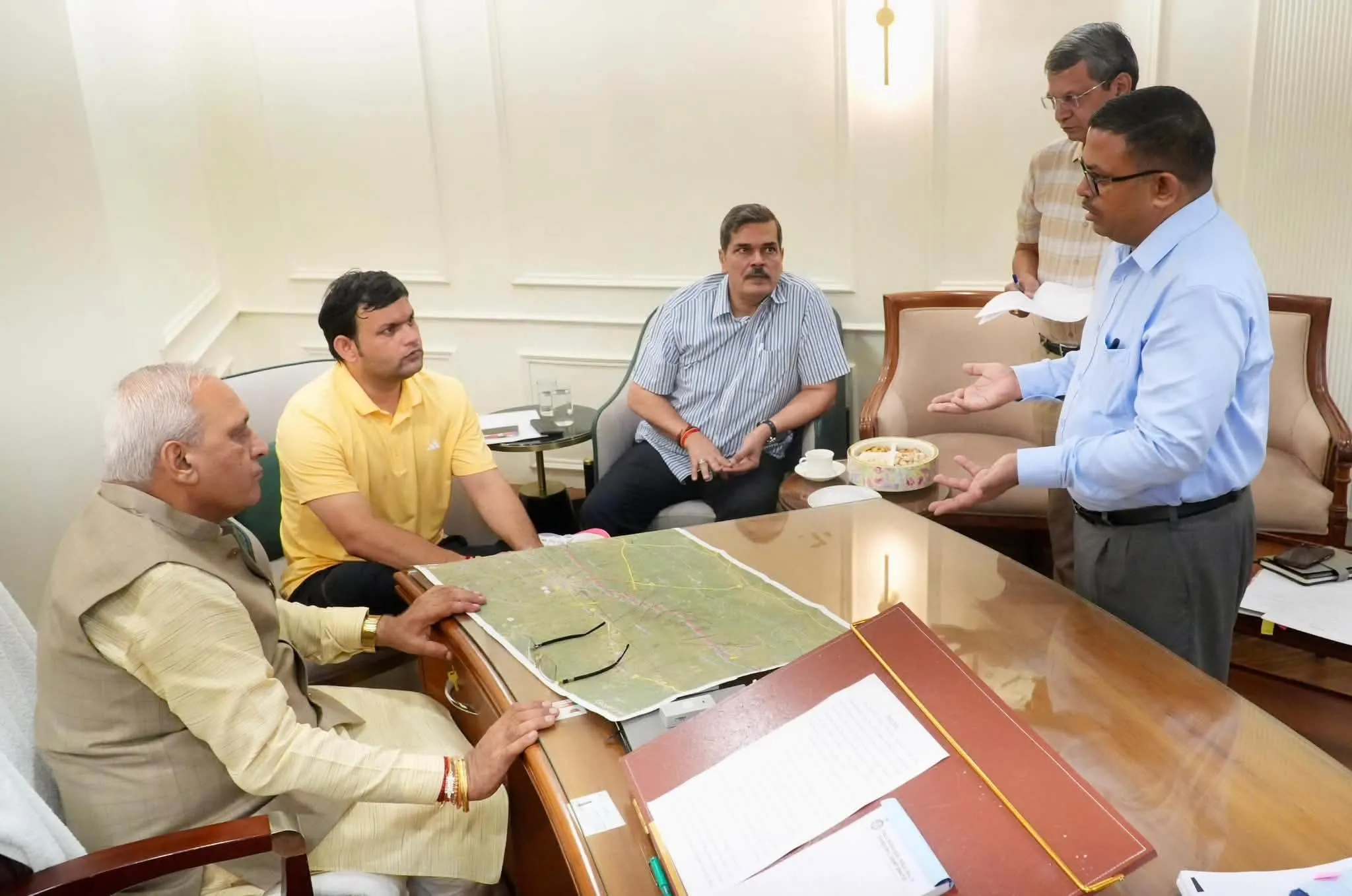 *- परियोजना को लेकर खेल राज्य मंत्री गौरव गौतम ने लोक निर्माण मंत्री रणबीर गंगवा से की मुलाकात*