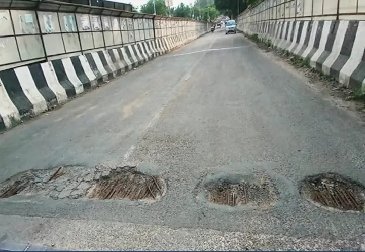 कानपुर: पनकी पावर हाउस रेलवे ओवरब्रिज की जर्जर हालत से बढ़ी हादसे की आशंका