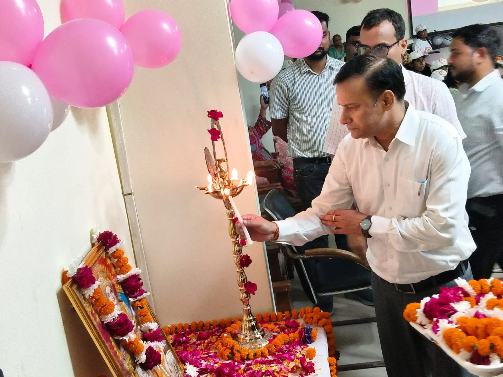 उन्नाव में ‘बेटी बचाओ, बेटी पढ़ाओ’ अभियान के तहत बालिकाओं को बांटी गई खेल सामग्री
