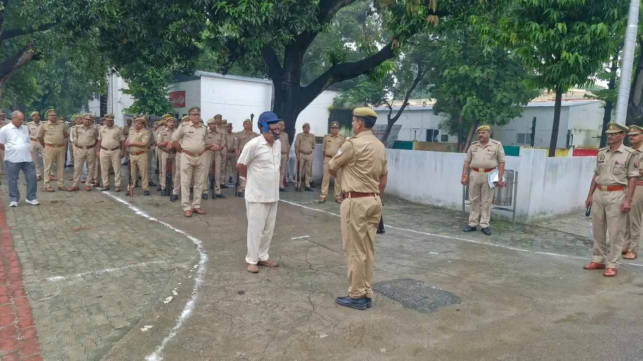उन्नाव पुलिस ने किया दंगा-बलवा नियंत्रण का अभ्यास, 150 पुलिसकर्मियों ने लिया हिस्सा