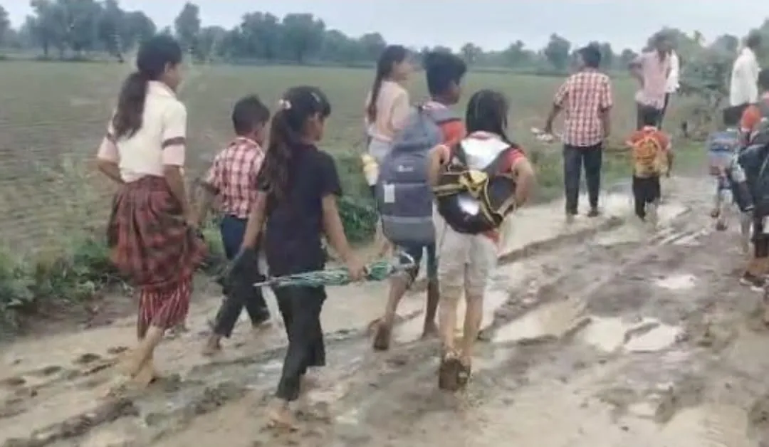 भारी बारिश के कारण 8वीं तक के स्कूल बंद, डीएम ने जारी किया आदेश