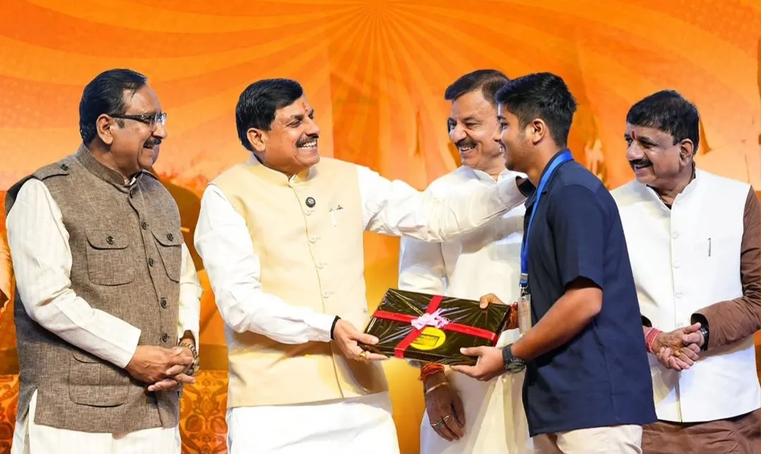 Aaj madhyapradesh ke 1.22 lakh medhavi vidhyarthion ko milenge laptop ke liye "25 hazar rupee"