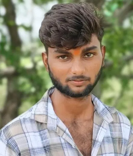 सड़क पर फिसली बाइक, सिर के ऊपर से निकली दूसरी बाइक, युवक की मौत