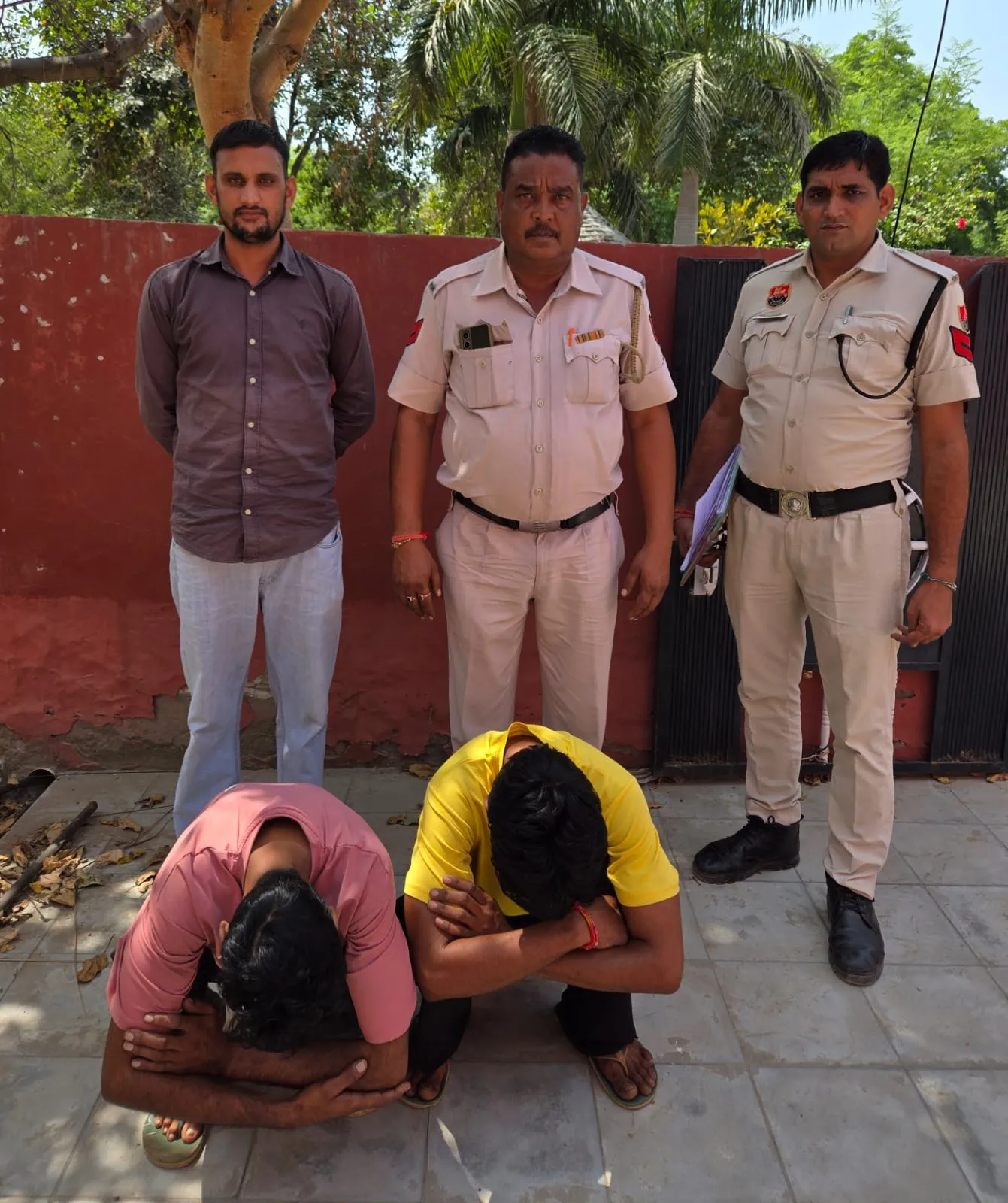सब्जी मंडी ऐलनाबाद से चोरी बाइक समेत दो आरोपी गिरफ्तार, पुलिस को देखकर भागने लगे